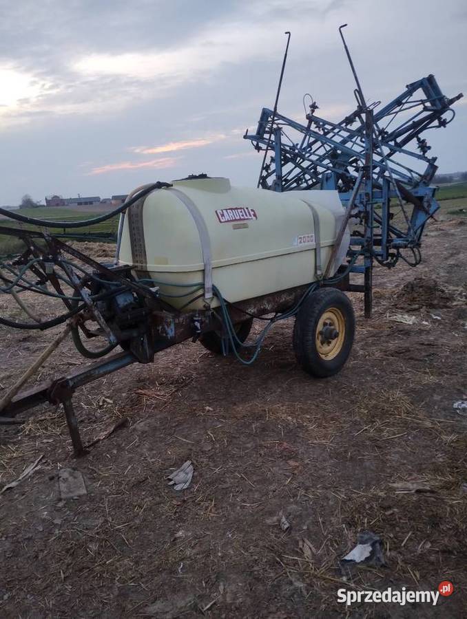 Opryskiwacz 2000 litrów hydrauliczne podnoszenie Opryskiwacze Ostrowiec Świętokrzyski sprzedam