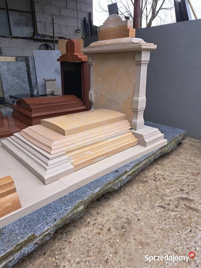 NAGROBEK URNOWY RZEZBIONY Janaszów