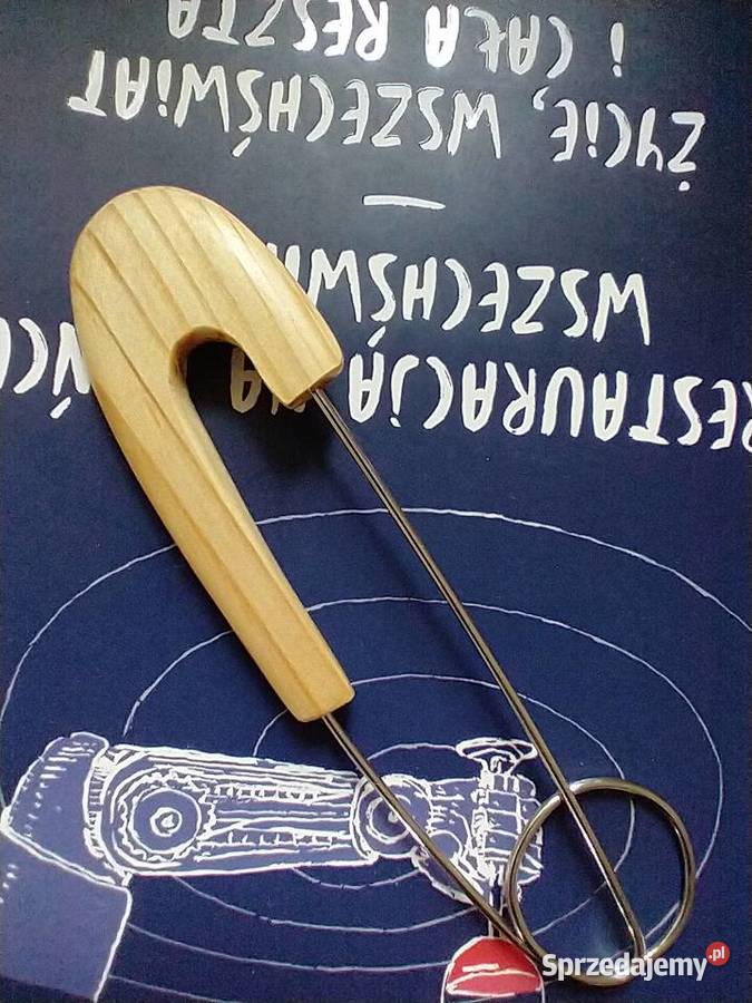 Broszka agrafka drewno rękodzieło metaloplastyka