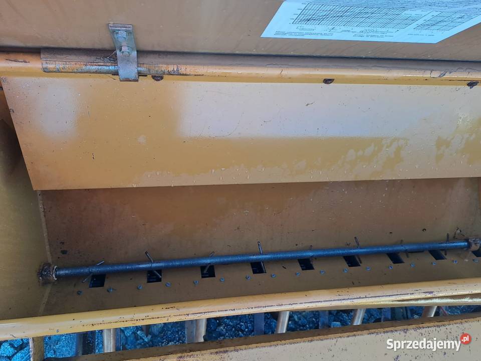 Siewnik zbozowy talerzowy dwu komorowy nieuszkodzony Siewniki i sadzarki mazowieckie Międzyleś