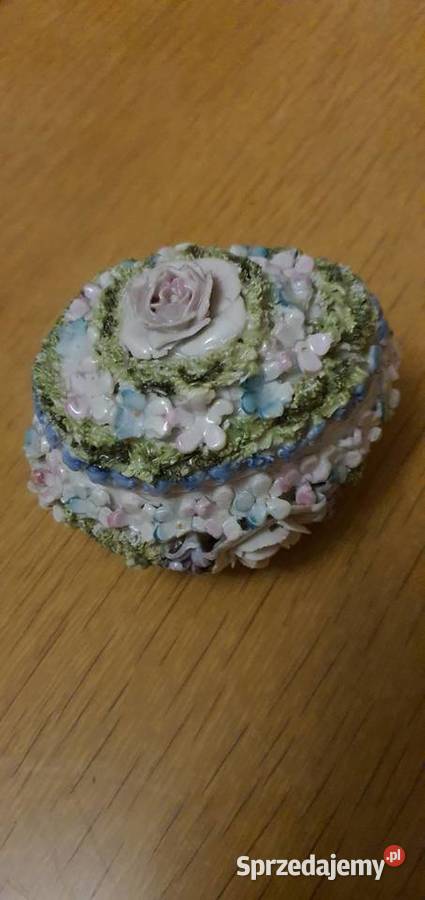 Porcelanowy zabytkowy pojemnik na biżuterię Wrocław
