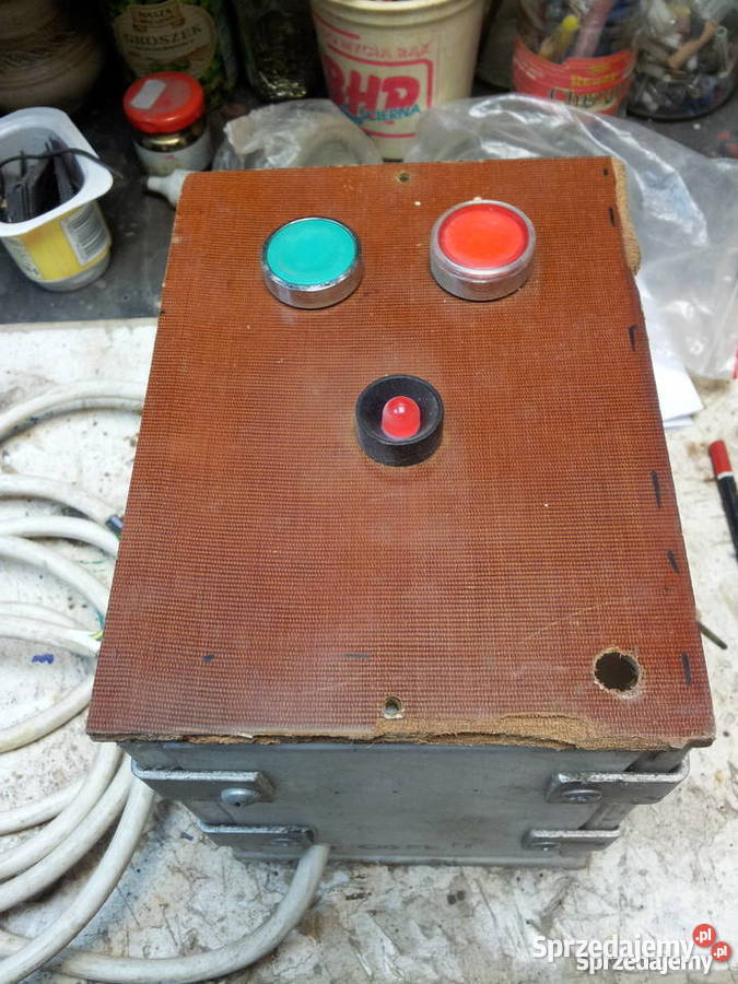 bojler z grzałką i skrzynką sterowniczą na