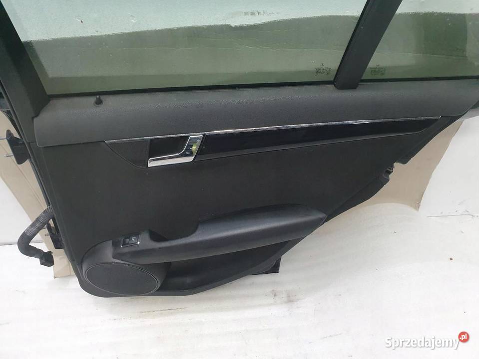 DRZWI PRAWY TYŁ MERCEDES W204 KOMBI 0714 osobowe sprzedam