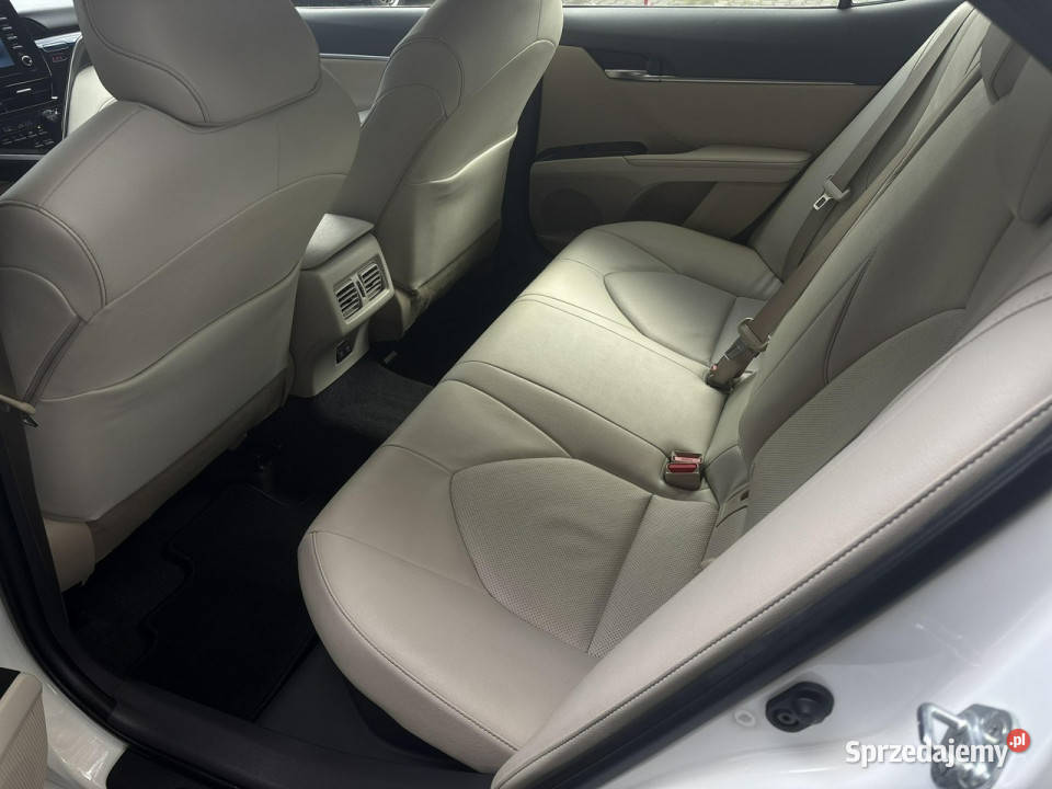 Toyota Camry 25 HSD 218 COMFORT BUSINESS salon sprzedam