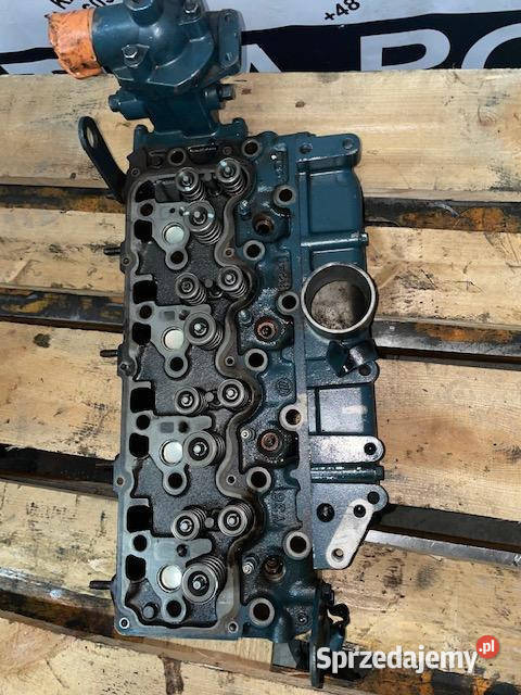 Kubota V3600T głowica cylindrów pokrywa zaworowa