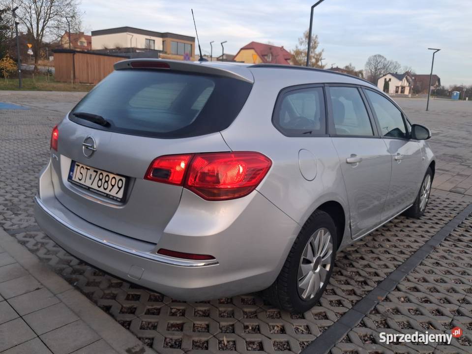 Opel Astra J 14 LPG Kombi 2014r wspomaganie kierownicy świętokrzyskie Starachowice