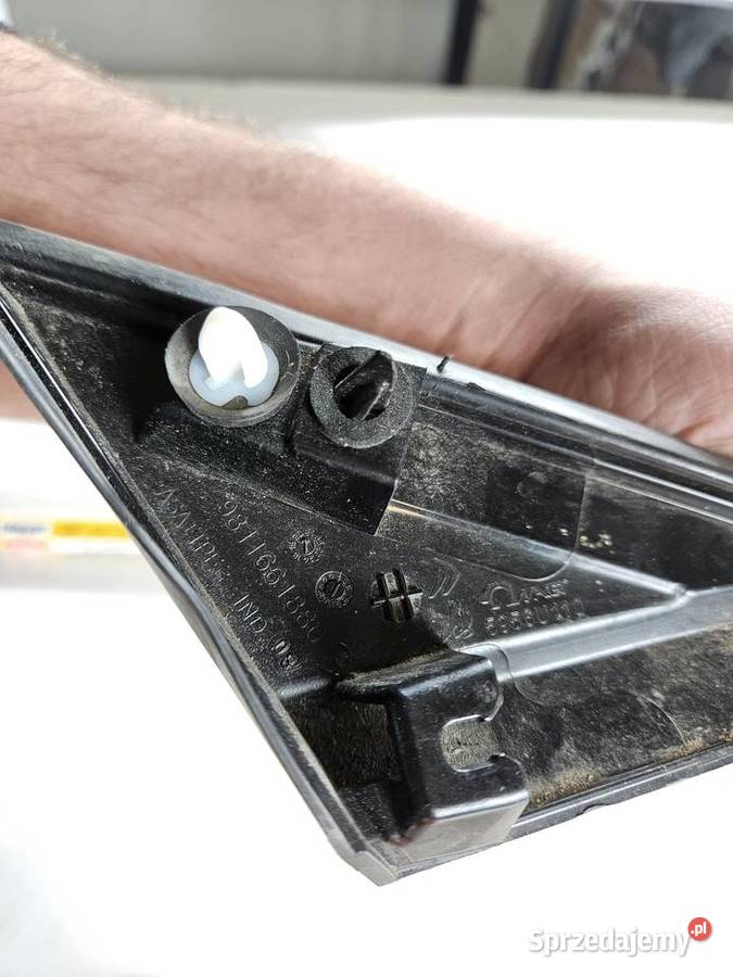 PEUGEOT 3008 II ZAŚLEPKA LEWA TRÓJKĄT LEWY Międzychód