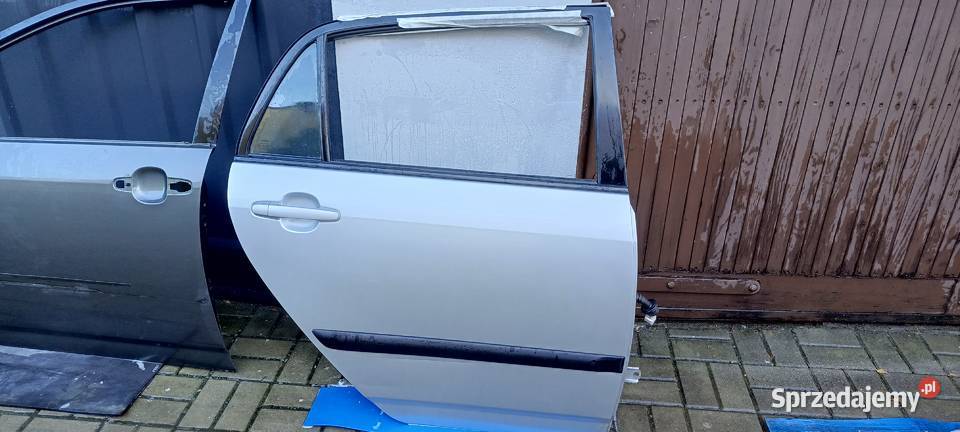 Toyota Corolla E12 klapa srebrnaINNE CZĘŚCI Klapy bagażnika Żarki