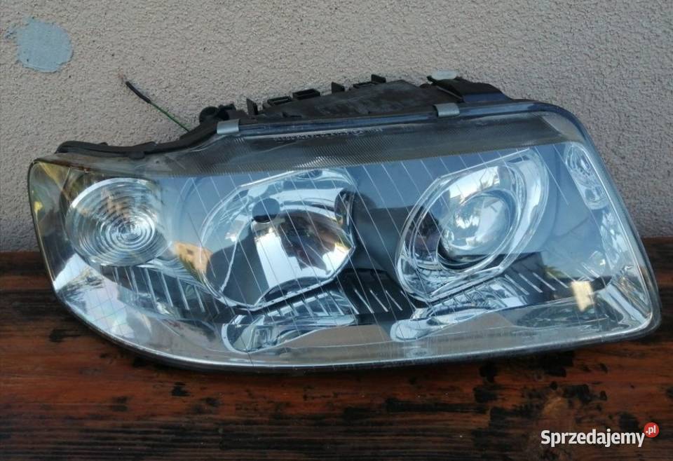 Lampa reflektor Audi a3 8P polift prawa Radom