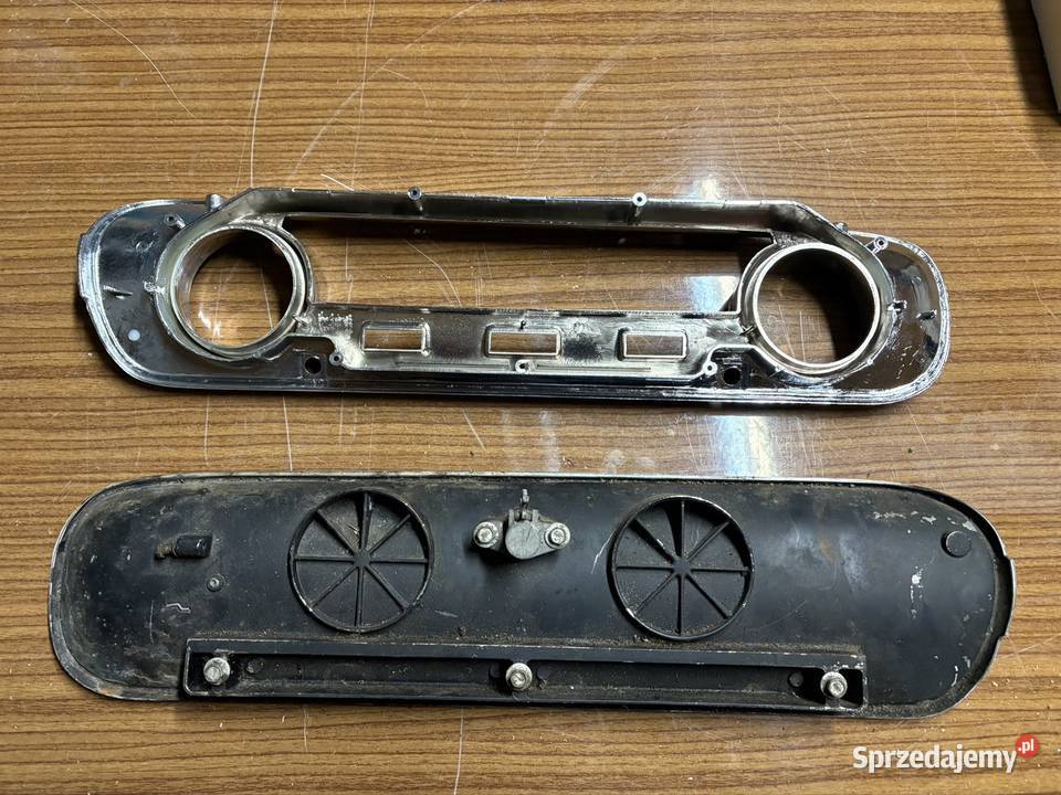 Ramka zegarów i drzwiczki schowka Ford Mustang Stare Skoszewy