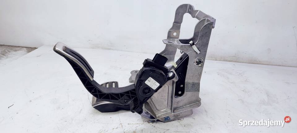 PEDAŁY STELAŻ PEDAŁÓW AUDI A4 B8 A5 8K1721117 osobowe Przystajń