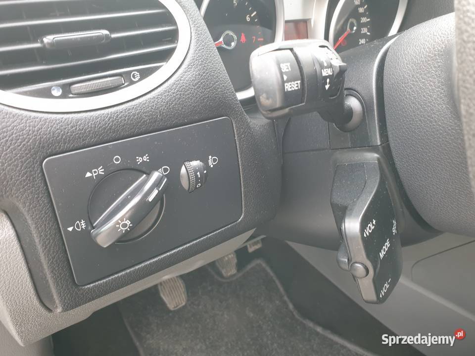 FOCUS KOMBI 16 101 OPŁACONY BEZWYPADKOWY Ford Rzeszów