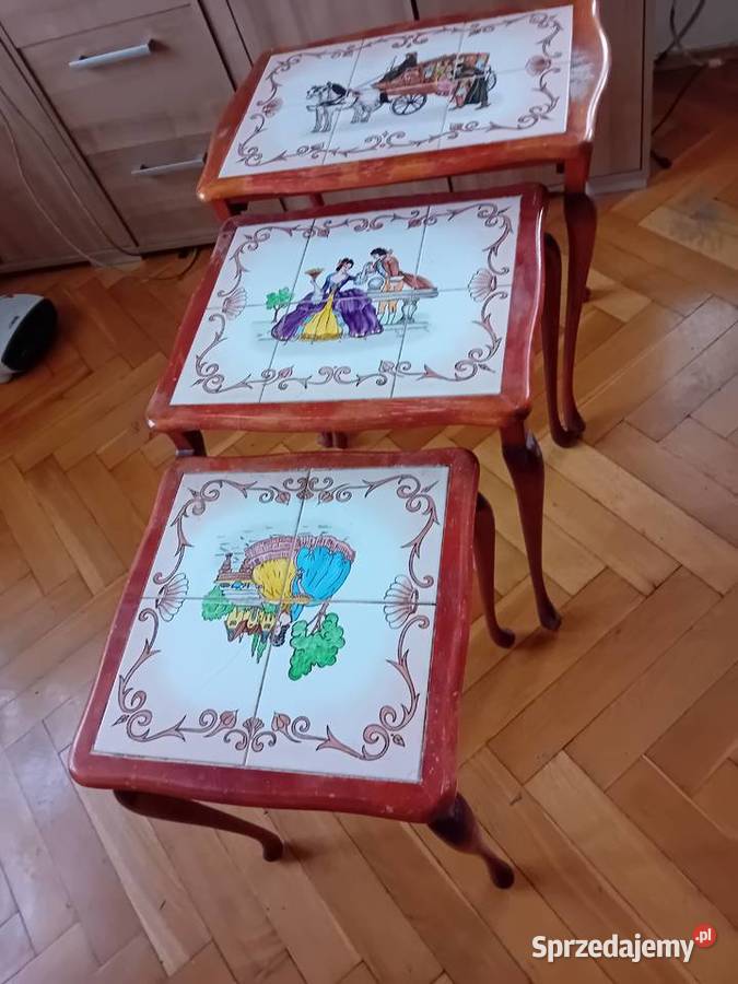 3 piękne stoliki wsuwane w siebie Kafelki Scenki Elbląg sprzedam