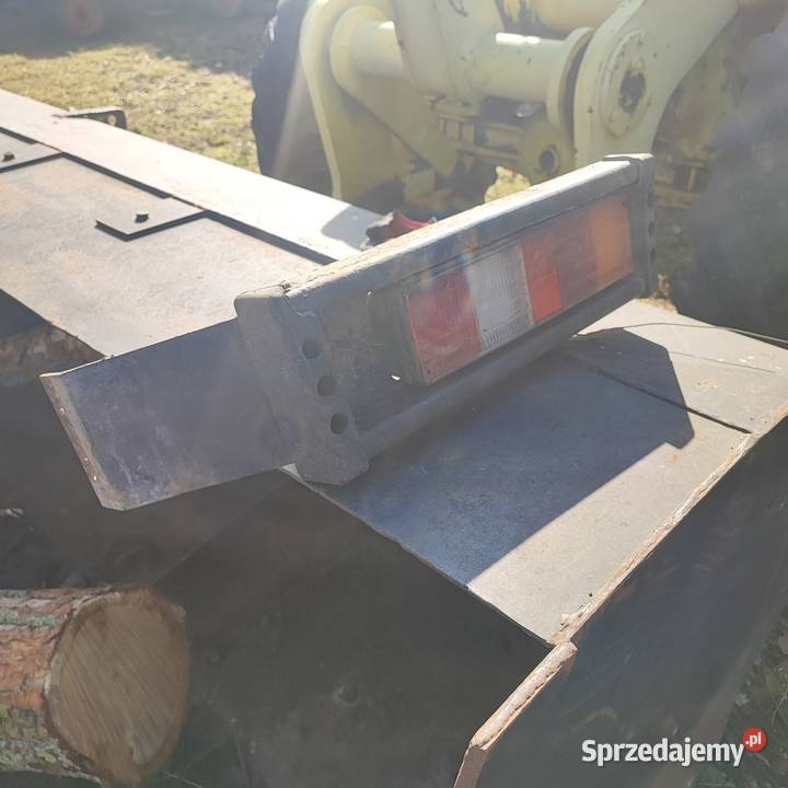 Zderzak lampa tył Tarpan Honker 2324 strona