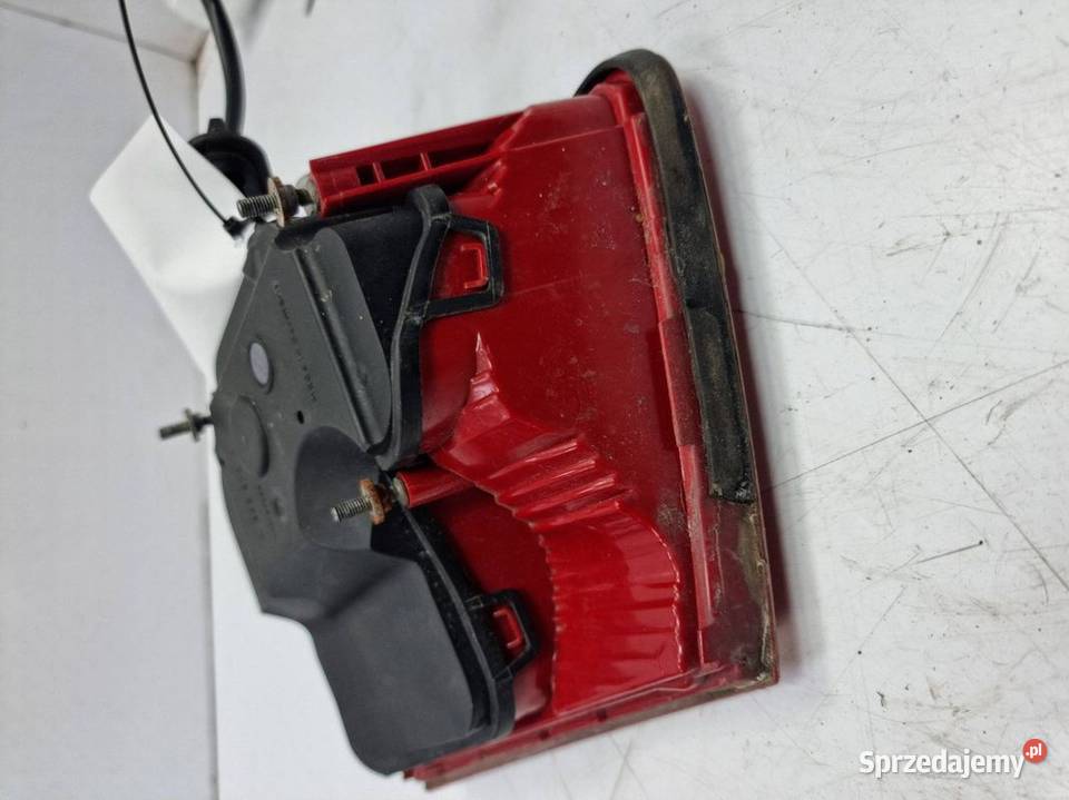 LAMPA W KLAPE PRAWA AUDI A8 D3 4E0945094E Lipno sprzedam