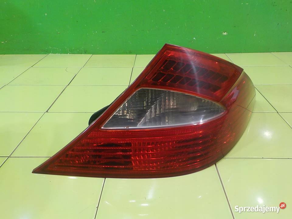 MERCEDES CLS W219 30 CDI 07r 5D lampa prawa tyl