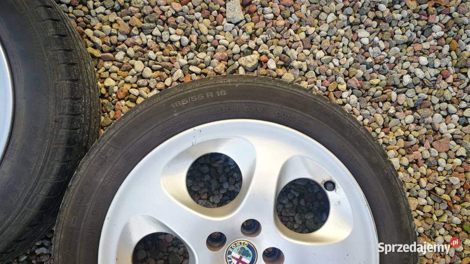 Felgi aluminiowe Alfa Romeo 16 z oponami letnimi Chojnice