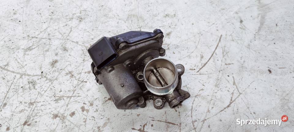 PRZEPUSTNICA AUDI A4 B9 A5 8F 20 TDI 04L131501B osobowe śląskie Przystajń