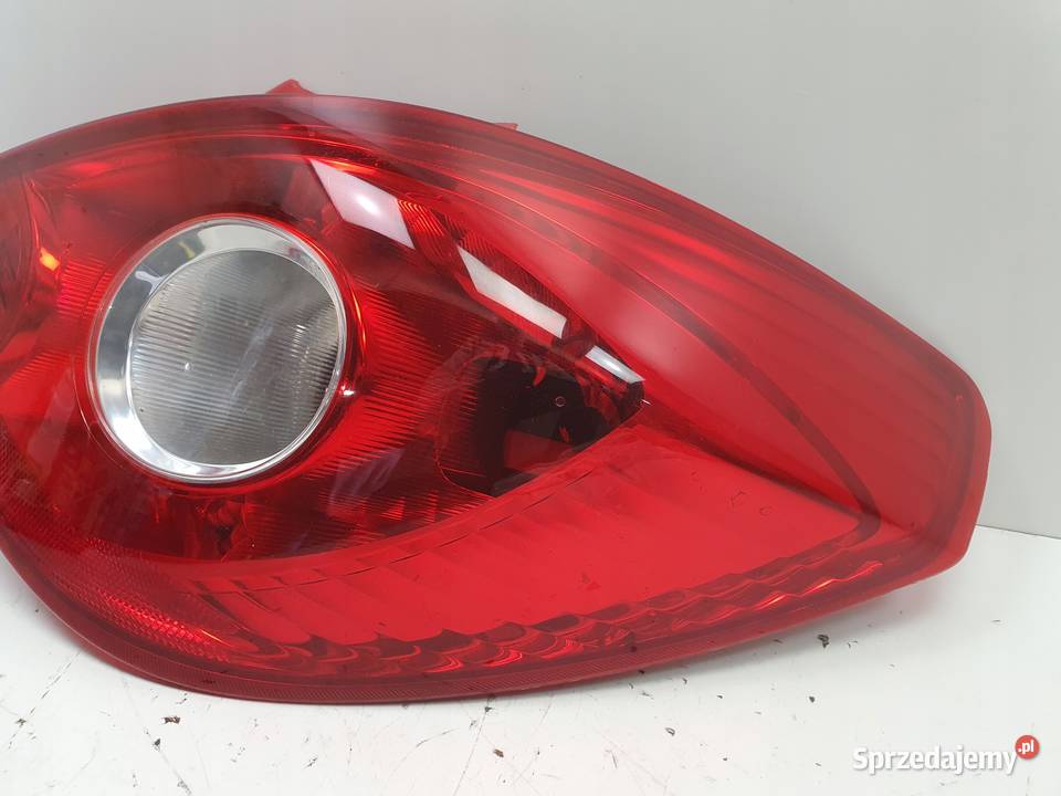 Opel Corsa D 3 drzwi TYLNA LAMPA PRAWA prawy tył Rudka