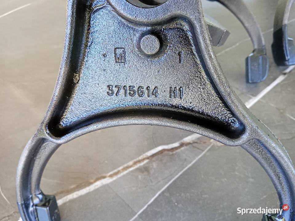 Widełka skrzyni biegów Massey Ferguson 6120 6130 Olsztyn