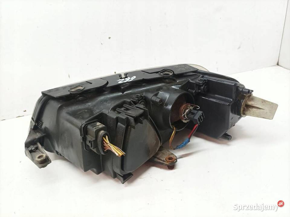 LAMPA PRZÓD PRAWA LIFT FL VW Volkswagen Passat V sprzedam