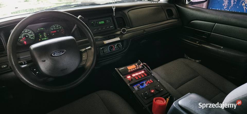amerykański radiowóz Ford Crown Victoria Police Łódź
