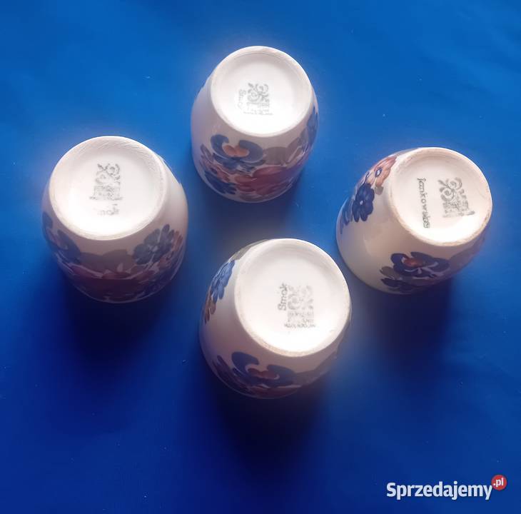 Zesraw 4 fajansowych kubeczków Włocławek z sprzedam