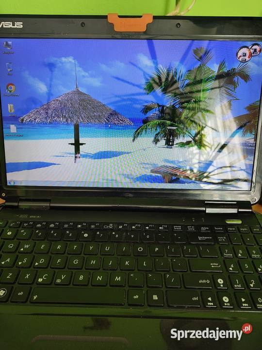 Laptop Asus z zasilaczem