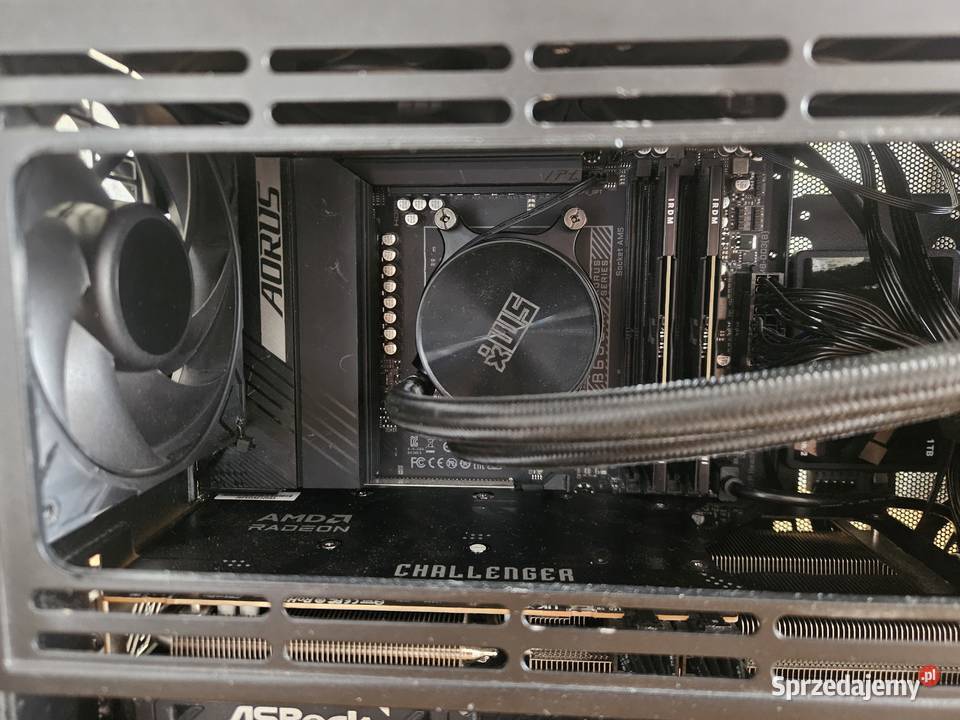 Komputer Gamingowy z drewnianym akcentem Ryzen Reda
