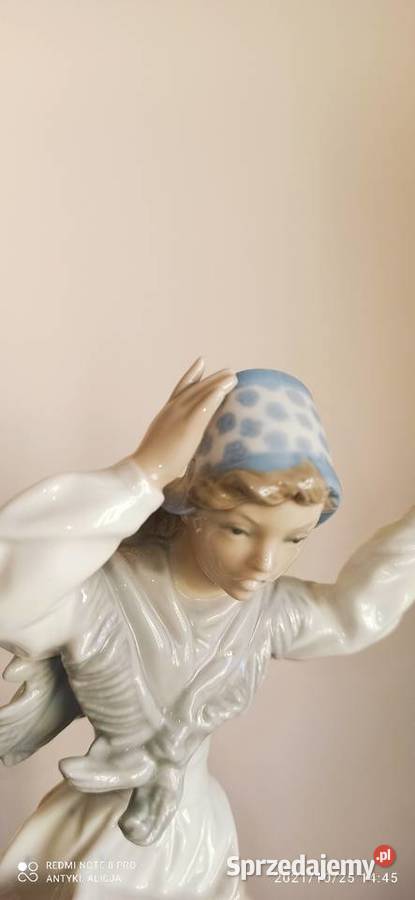 Figurka dziewczyny z kapeluszem Zapfir Made in Gdańsk