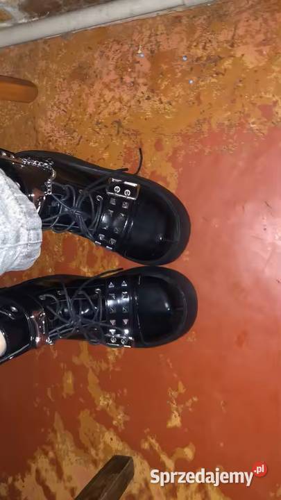 Botki wiązane czarne z ćwiekami 3542 Półbuty Świdnica sprzedam