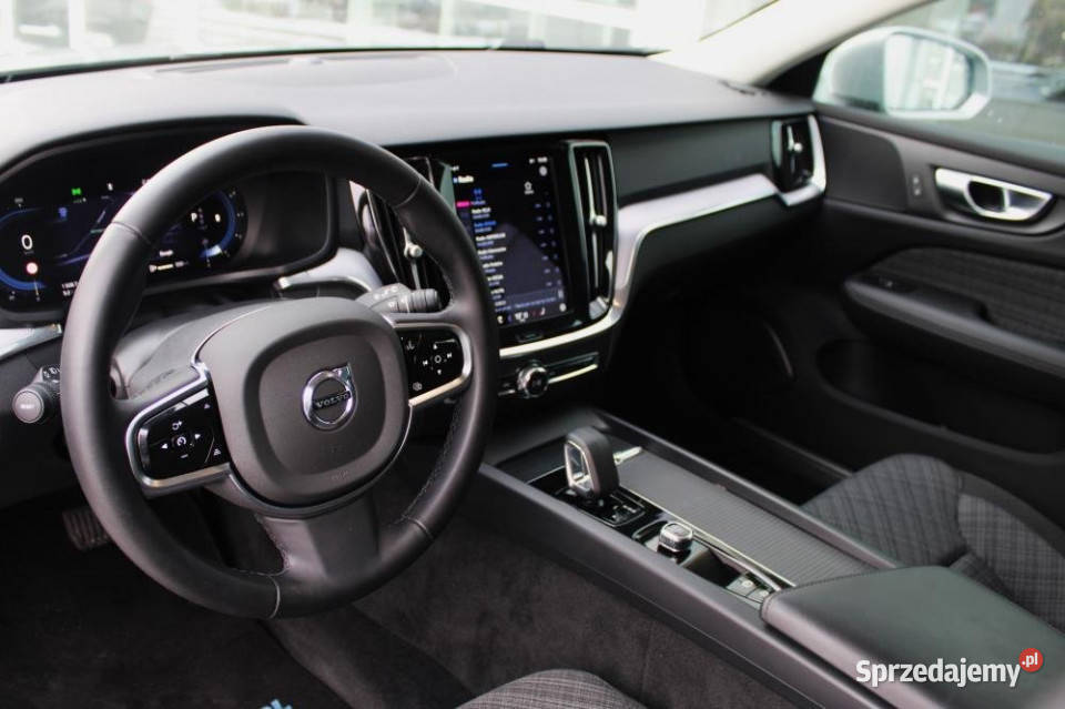 Volvo V60 Cross Country 2024r Carplay Podgrz nieuszkodzony małopolskie Kraków