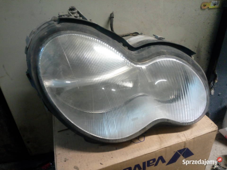 Mercedes W203 lampa prawy przód