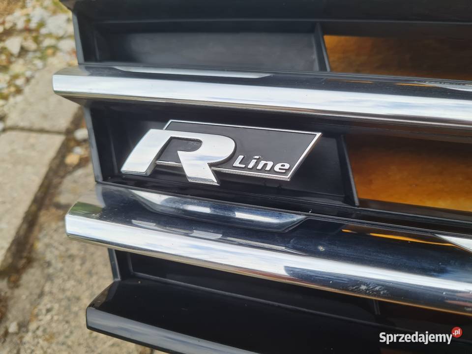 VW Tiguan 20162020 atrapagrill z logo VW i RLine Śrem