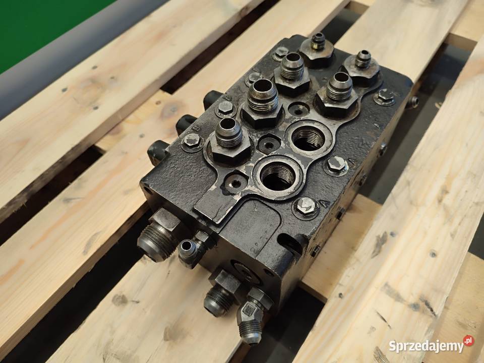 Rozdzielacz hydrauliczny 161B0014 319D28348 Pozostałe wielkopolskie Wilkowo
