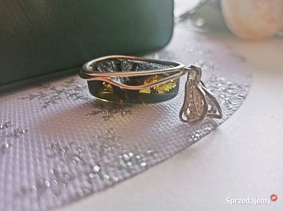 Wisior bursztyn naturalny oprawiony w srebro srebrne