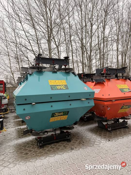 rozsiewacz dwutalerzowy polskiej produkcji Nysa