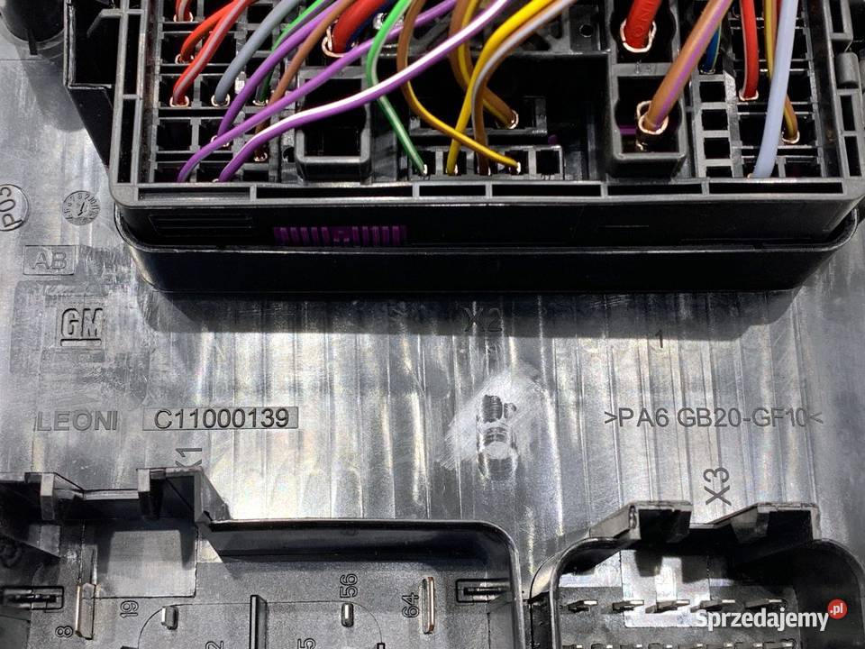 SKRZYNKA BEZPIECZNIKÓW OPEL ZAFIRA C 13368644