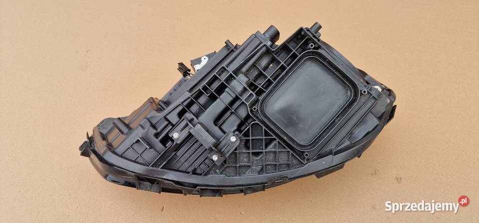 MERCEDES AKLASA W177 REFLEKTOR LAMPA PRAWA osobowe Bieleń sprzedam