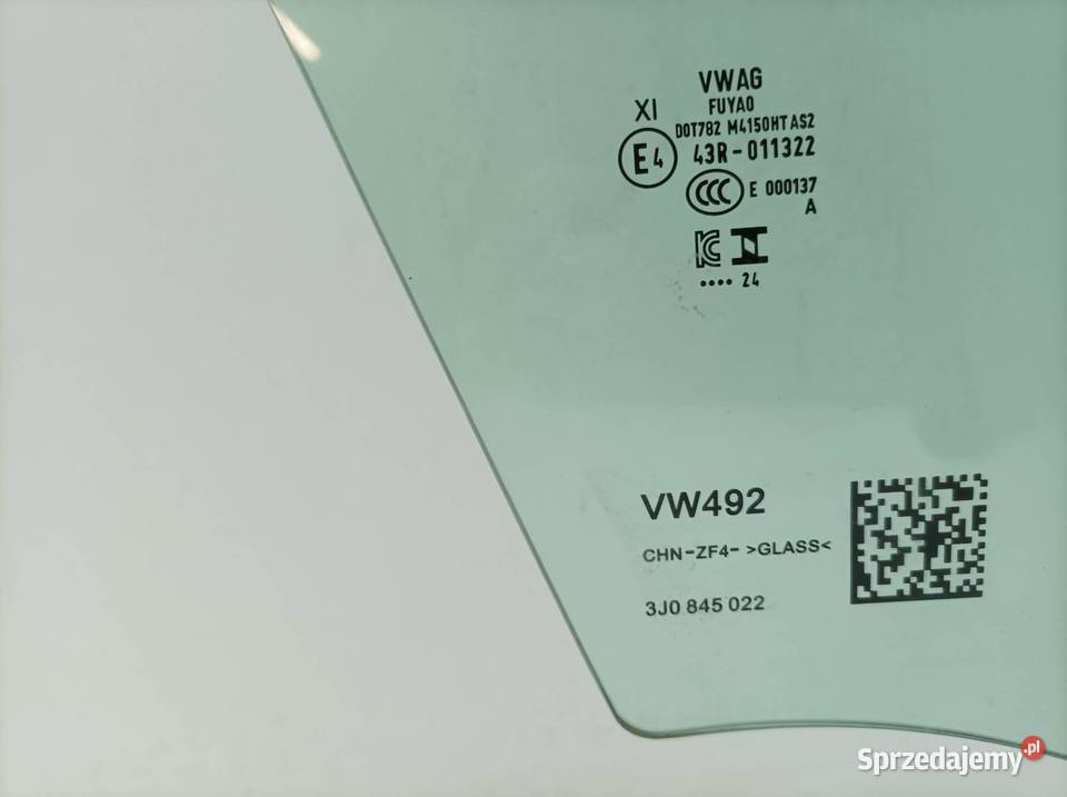 SZYBA DRZWI PRAWY PRZÓD 3J0845022 Skoda Superb