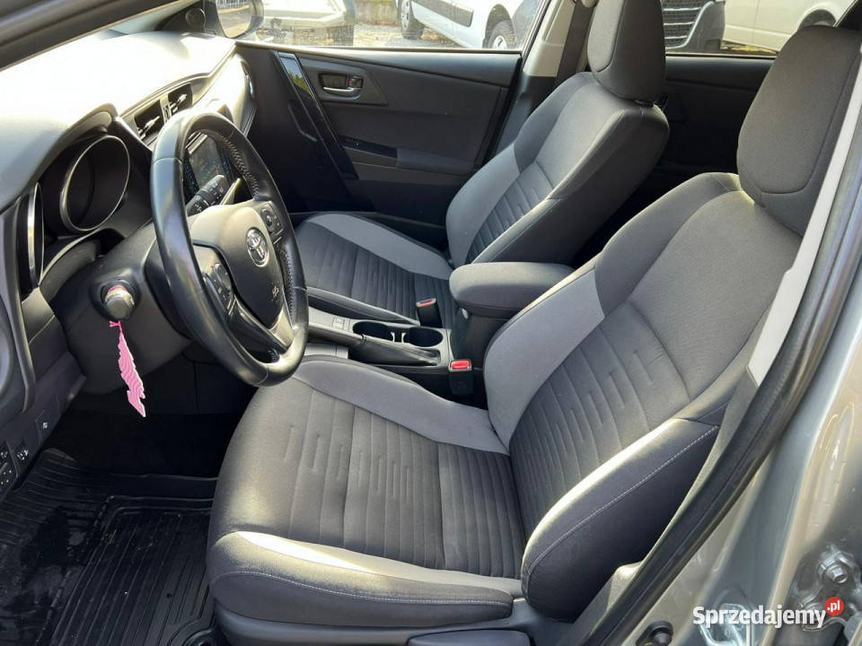 Toyota Auris Hybrid Grzane fotele Kamera Hak II przyciemniane szyby Baranowo