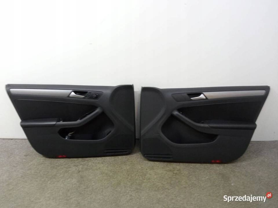 TAPICERKA BOCZEK LEWY PRAWY PRZÓD KPL 5C VW Rok produkcji 2012