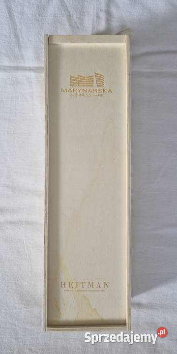 Drewniana skrzynkapudełko na alkohol