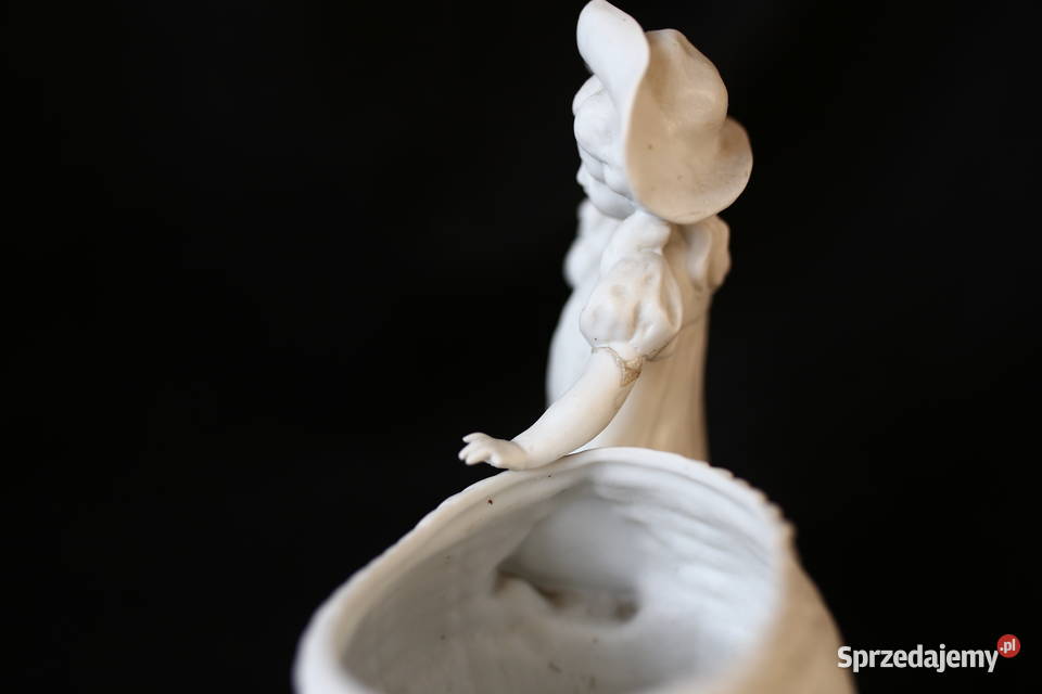 Figurka porcelanowa dziewczynka z koszem antyk Gdańsk