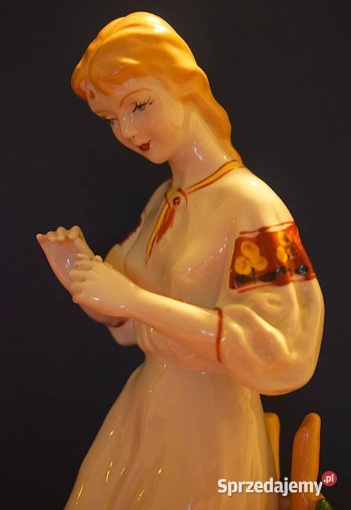Dziewczyna wróżąca z płatków figurka porcelanowa sprzedam