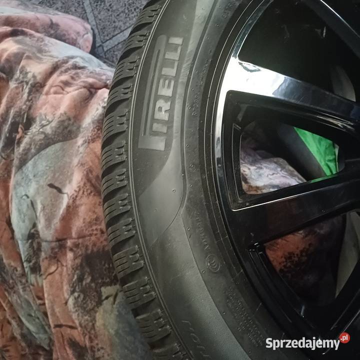 Kola BMW X1U11z oponami zimowymi pirelli Samochodowe Ciechocinek