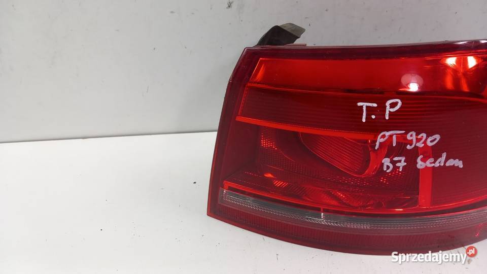 VW PASSAT B7 SEDAN LAMPA TYŁ PRAWA Światła stop Zbierkowo