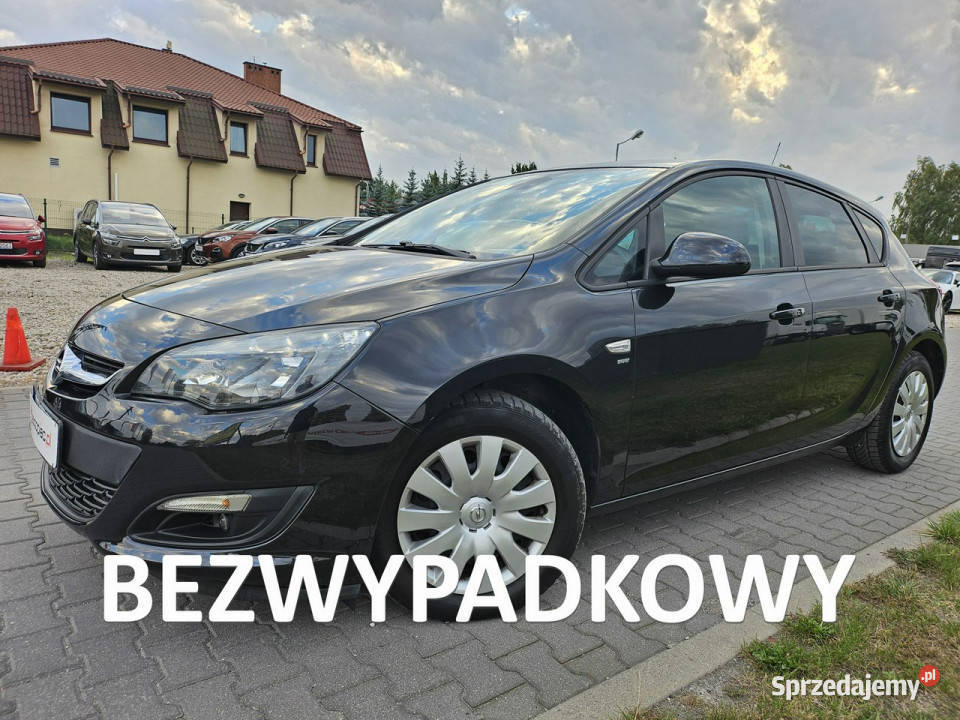 Opel Astra Navi pół skóra niski przebieg grzane czujnik deszczu Warszawa sprzedam