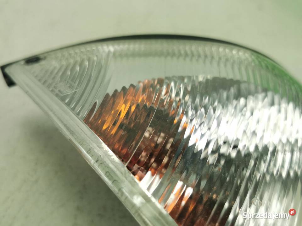 KIERUNKOWSKAZ PRAWY PRZÓD SUBARU JUSTY II 2003