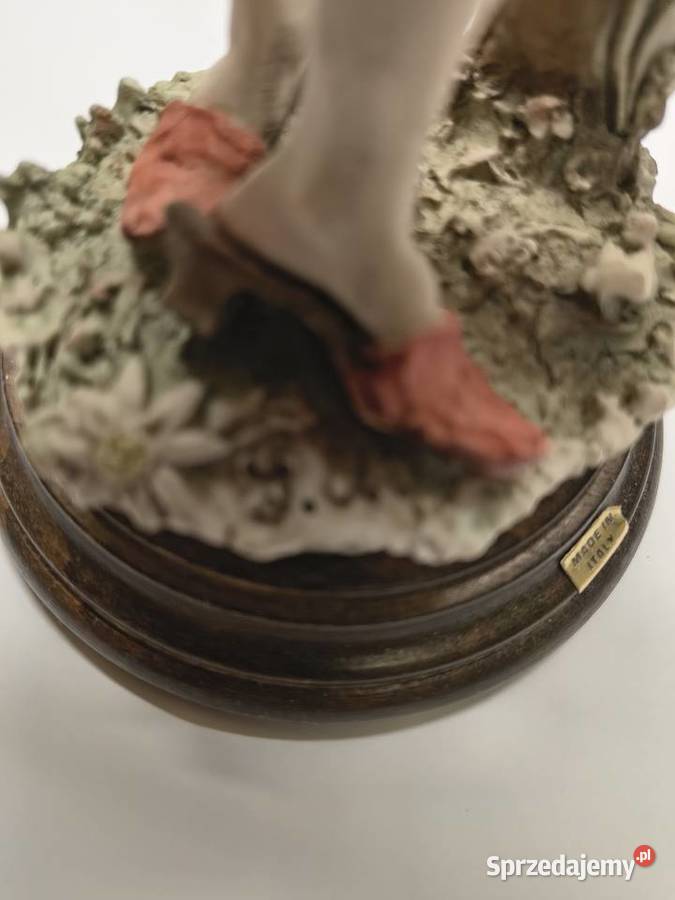 Capodimonte figura GArmani sygnowana kolor Gniezno